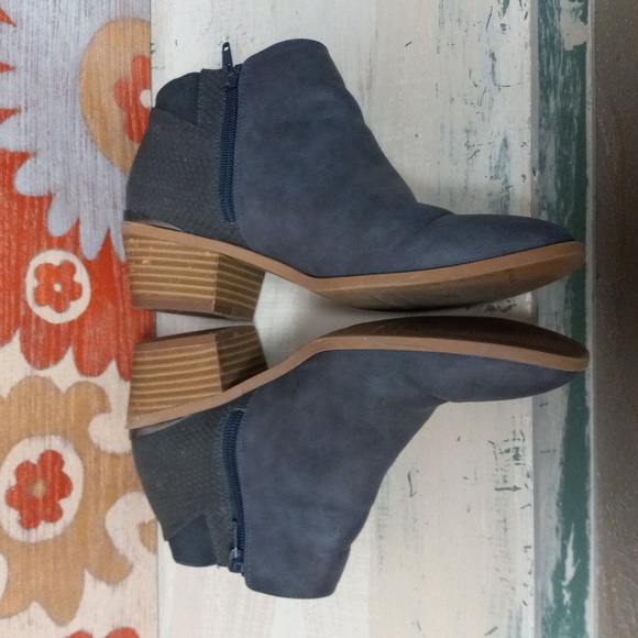 Simply Vera Vera Wang Vienna Blue, Pointed Toe, Inside Zip, Ankle Boots - Picture 16 of 16